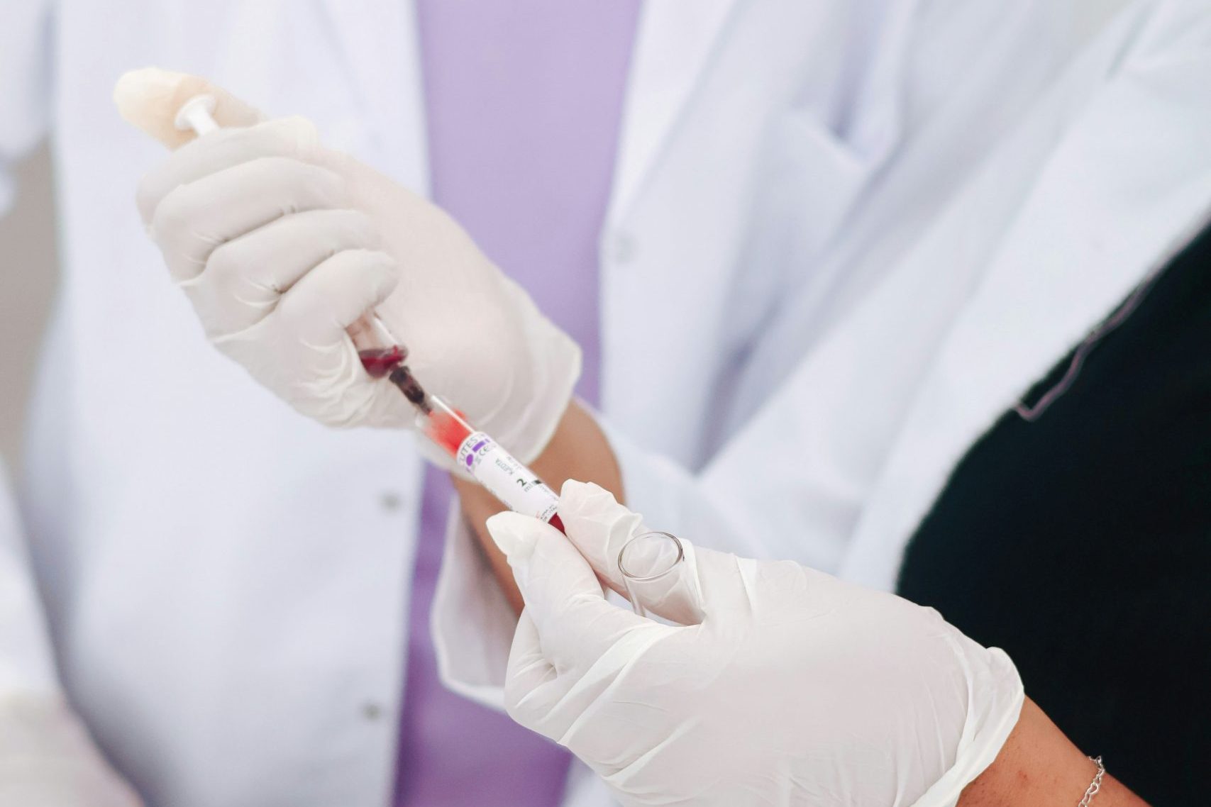 amari-shutters-Vw2O5QkDJQo-unsplash